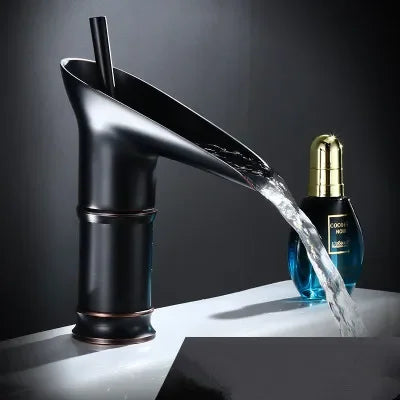 AquaFalls™ Waterval Wastafelkraan – Enkelgat Kraan van Messing met Warm & Koud Water