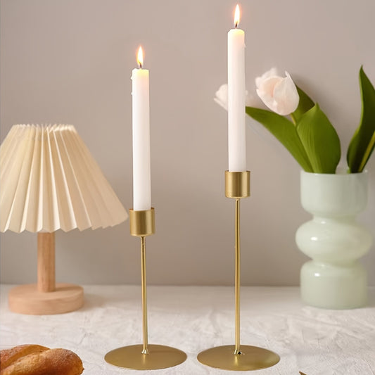 Elegante Metalen Kandelaren – Stijlvol Duo voor Elke Gelegenheid